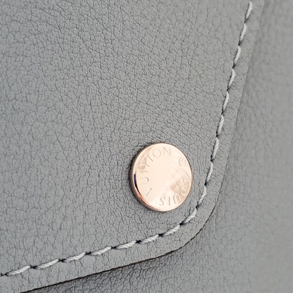 Authentic Louis Vuitton leather envelope - Picture 5 of 6